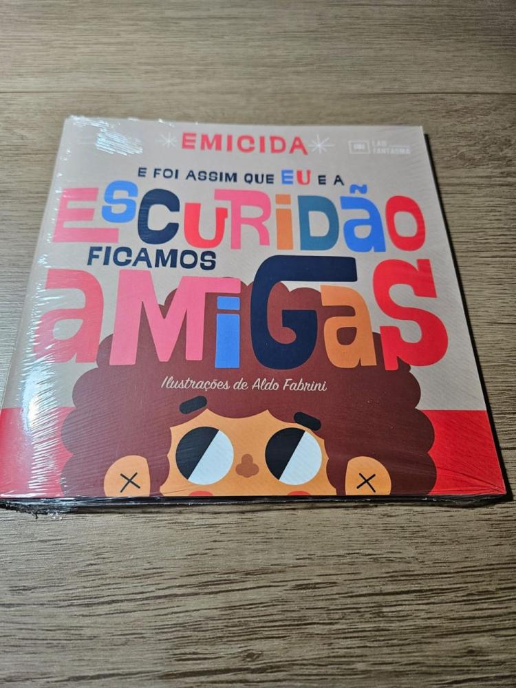 E Foi Assim Que Eu E A Escuridão Ficamos Amigas