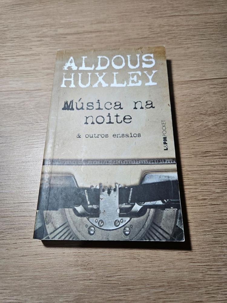 Livro Música Na Noite & Outros Ensaios